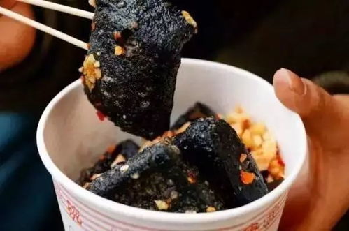 冷面搭配臭豆腐，这样的小吃摊能盈利吗？