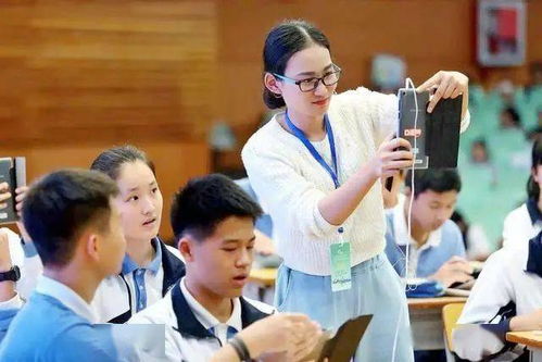 教师为何纷纷投身视频拍摄副业？背后原因令人深思