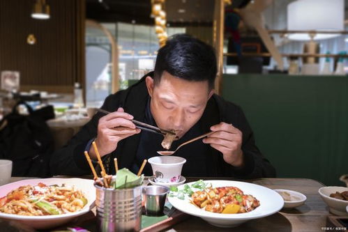 小伙如何在饭店吃饭过程中意外赚钱拍成电影？
