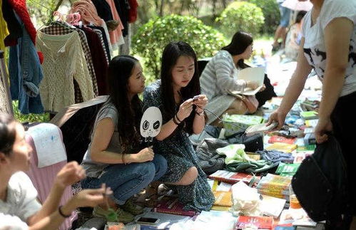 公园里的老人都在卖什么？哪种商品最赚钱？