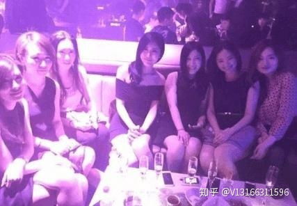 夜店为何成为女生的“吸金池”？她们真的能赚大钱吗？