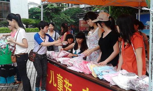 在农村河边摆摊，卖什么商品最易盈利？