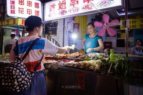 在武汉摆摊，哪种美食最能吸引顾客赚钱？
