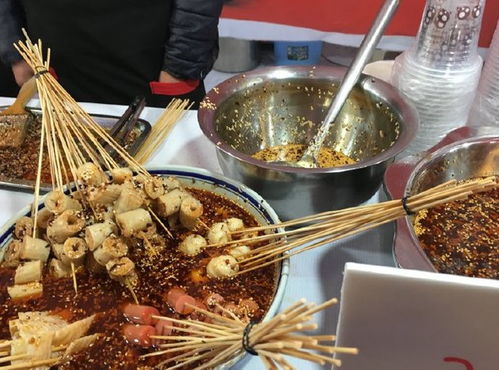 如何在街头摆摊卖小吃实现盈利？技巧与经验分享