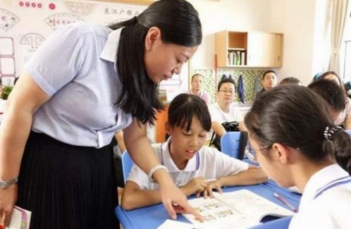 女老师为何借家长会之机敛财？背后真相令人咋舌