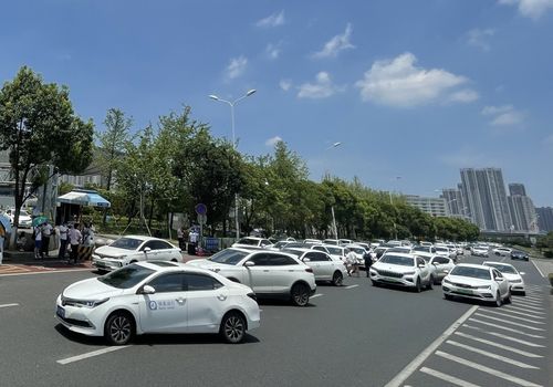 专车司机选择哪个平台才能更高效地赚钱？