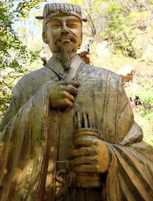 蔺相如是如何将卓越的大局意识与深远的大局观融入其决策之中的？
