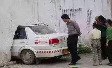 驾校教练的收入水平如何？这份职业真的能赚大钱吗？