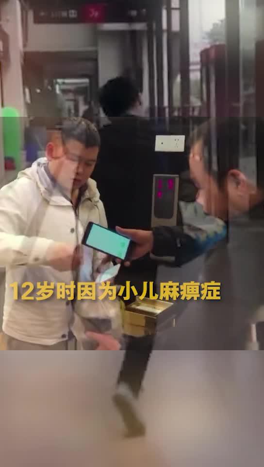 那位每日奔波、竭力送餐的外卖小哥究竟是谁？